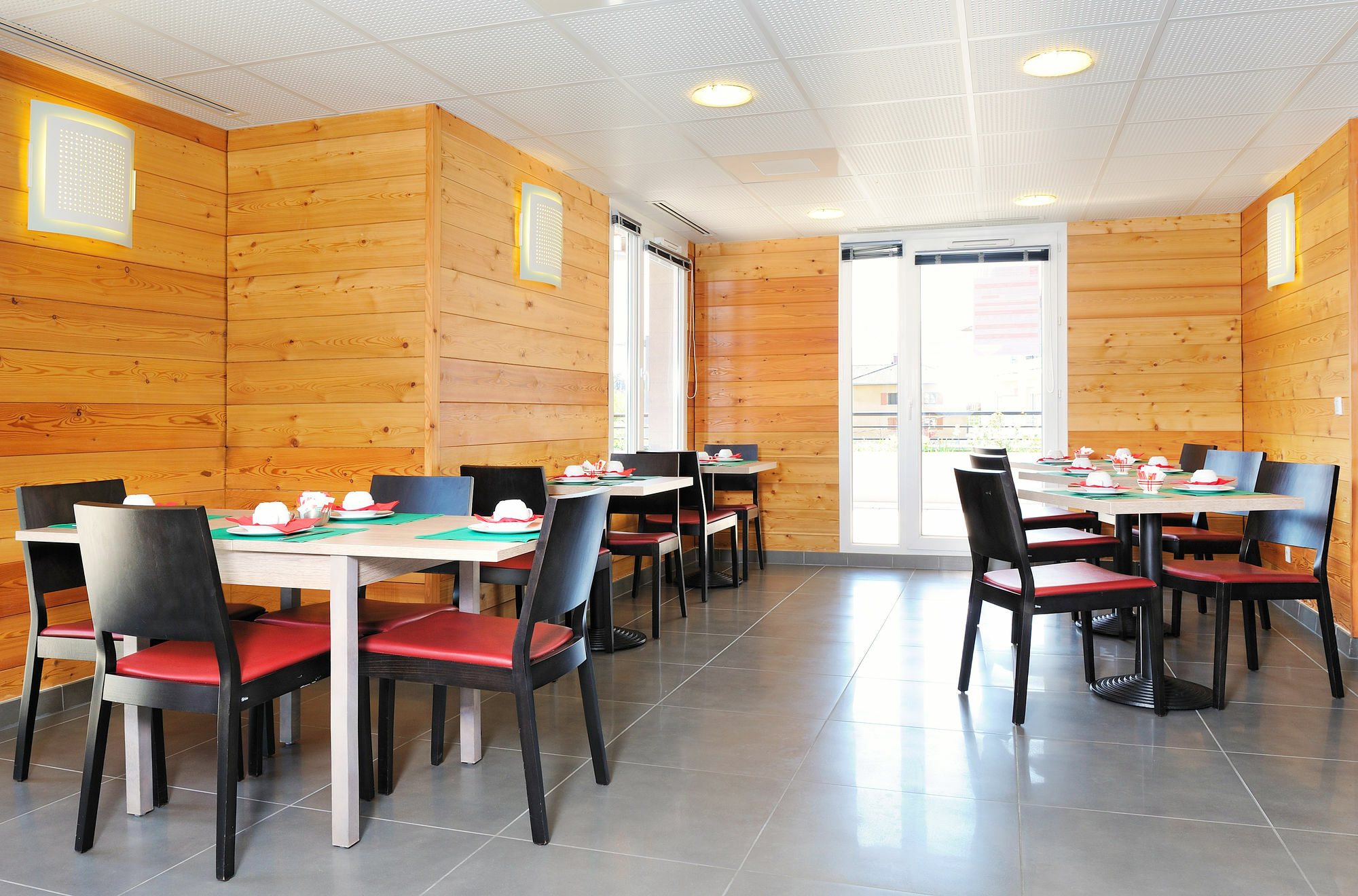 Sejours & Affaires Geneve Gex Les Rives Du Leman Aparthotel Exterior photo