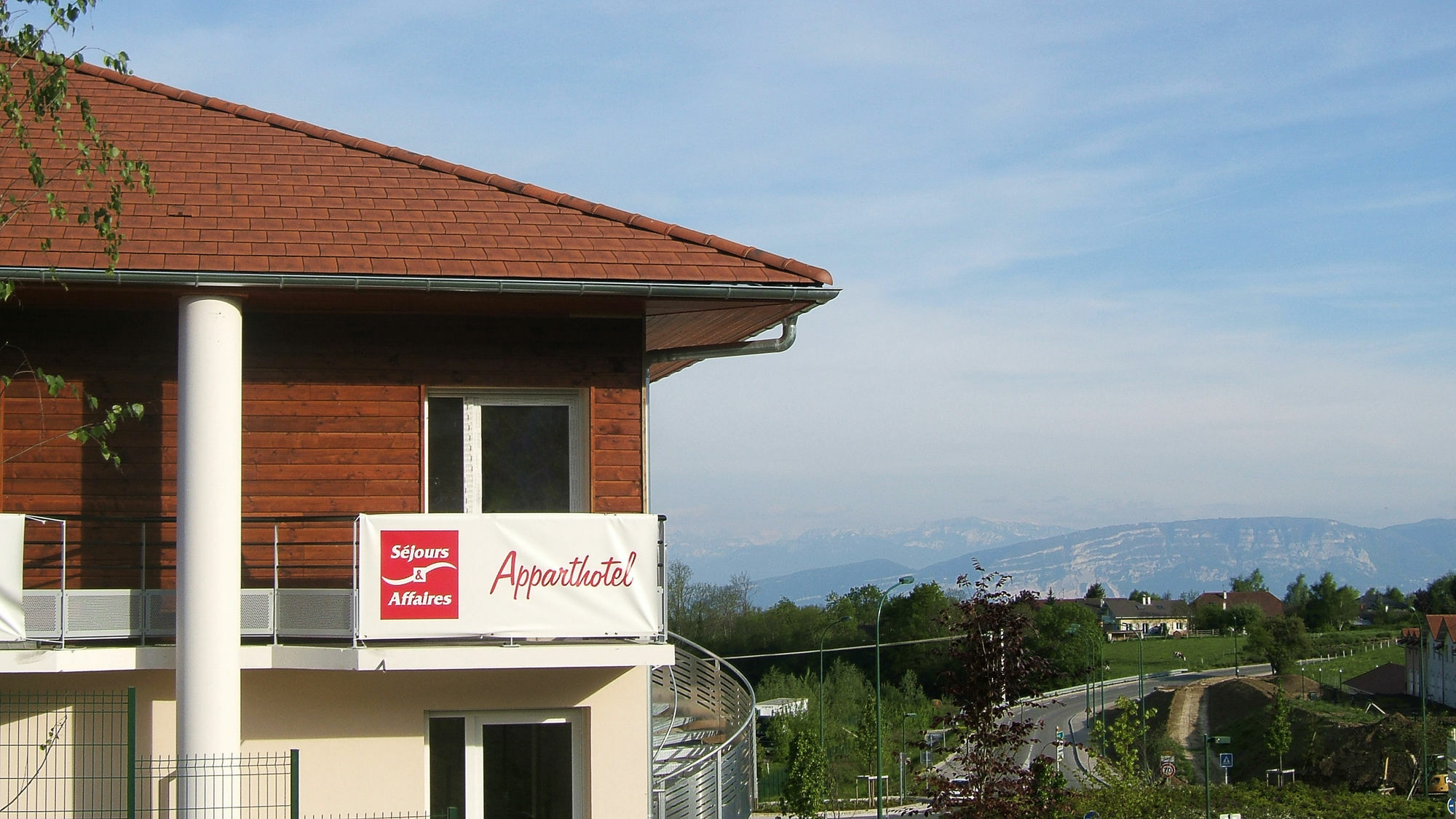 Sejours & Affaires Geneve Gex Les Rives Du Leman Aparthotel Exterior photo
